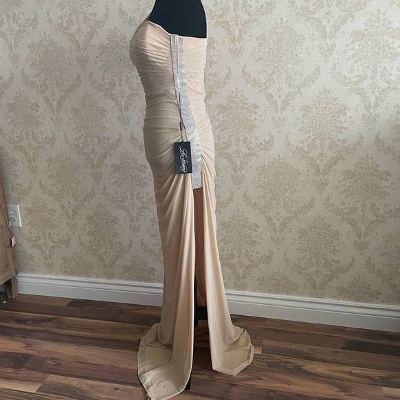 BNWT La Femme one shoulder gown - Picture 3 of 11